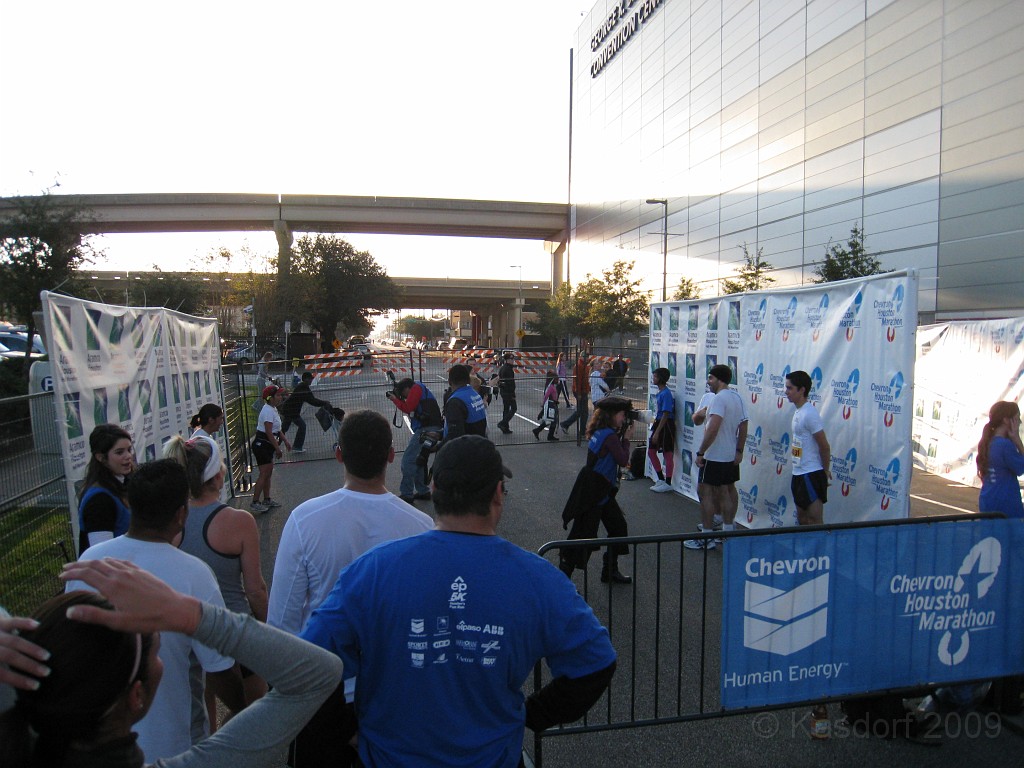 Houston ep5K 2009 1596.jpg - The 2009 Houston elpaso marathon, half marathon and 5K race. I ran in the 5K race on a great weather day! A new PR and lots of activity made a fun weekend.